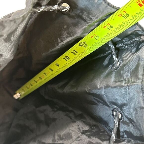 Pink by Victoria’s Secret Drawstring Duffel Bag NWT - Picture 7 of 10